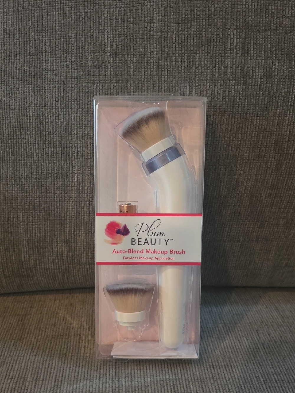 Plum Beauty Auto-Blend Makeup Brush in White, New, AA Battery Included.